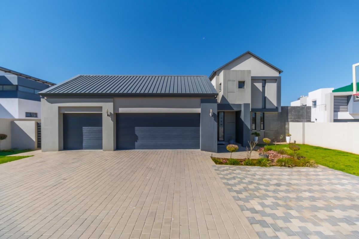 Beautiful 4 Bedroom Family Home In Meadows Estate - Photo 2