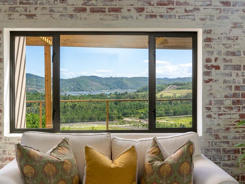 Brand New Lock Up and Go - Pet Friendly Home - Photo 2