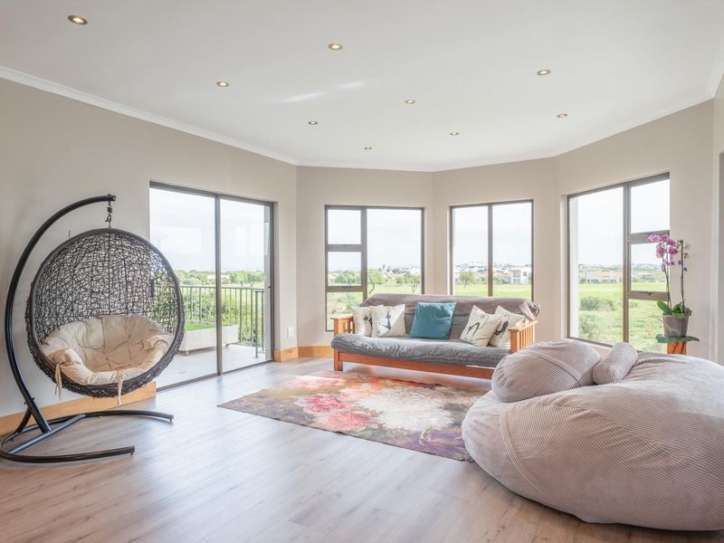 Modern Villa on the 14th Fairway - Space, Style and Versatility - Photo 8