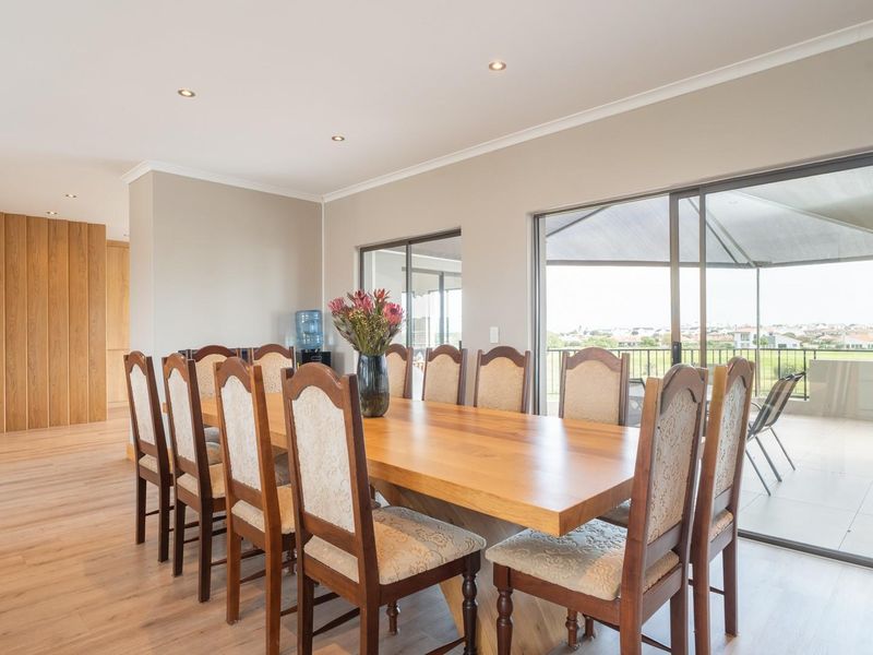 Modern Villa on the 14th Fairway - Space, Style and Versatility - Photo 6