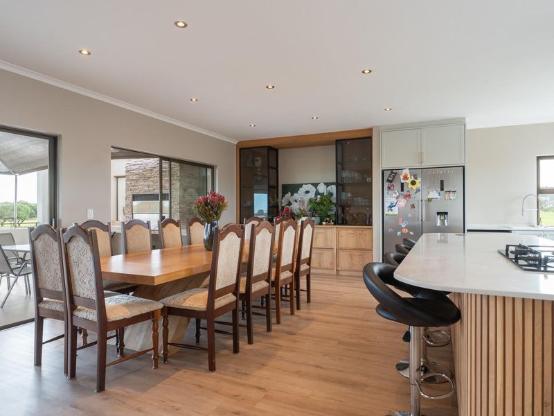 Modern Villa on the 14th Fairway - Space, Style and Versatility - Photo 5