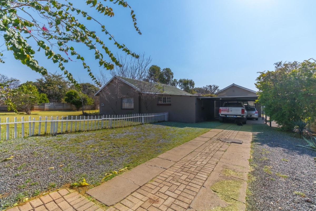 Live Smart: Spacious 3-Bedroom with flatlet, Borehole & Income potential - Photo 4