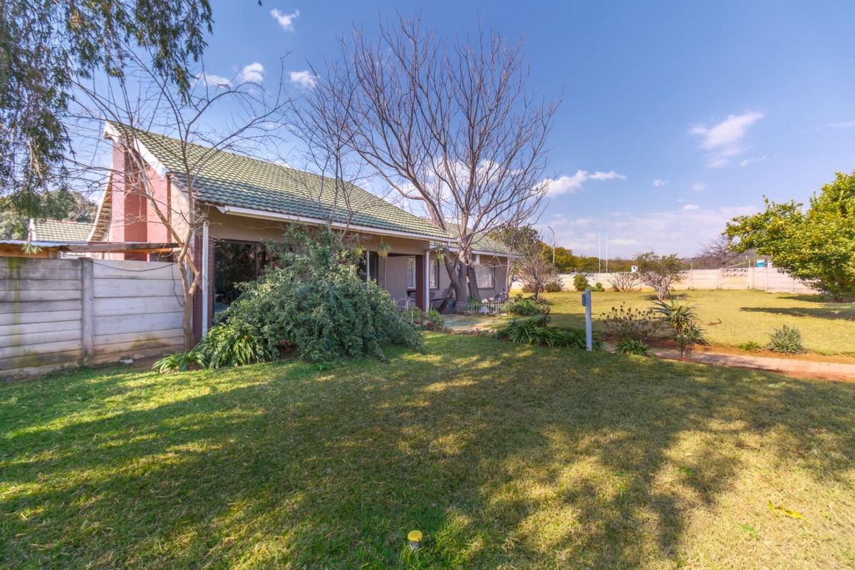 Live Smart: Spacious 3-Bedroom with flatlet, Borehole & Income potential - Photo 2