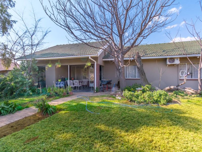 Live Smart: Spacious 3-Bedroom with flatlet, Borehole & Income potential - Photo 3