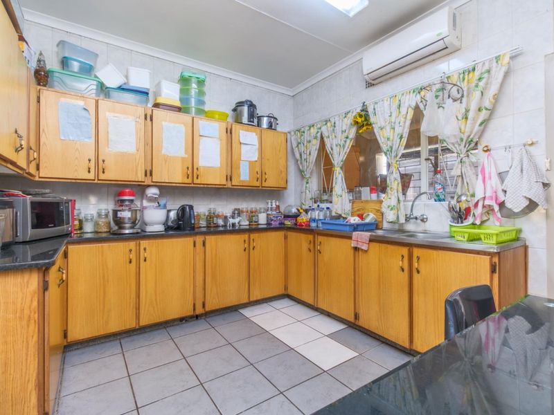 Live Smart: Spacious 3-Bedroom with flatlet, Borehole & Income potential - Photo 10