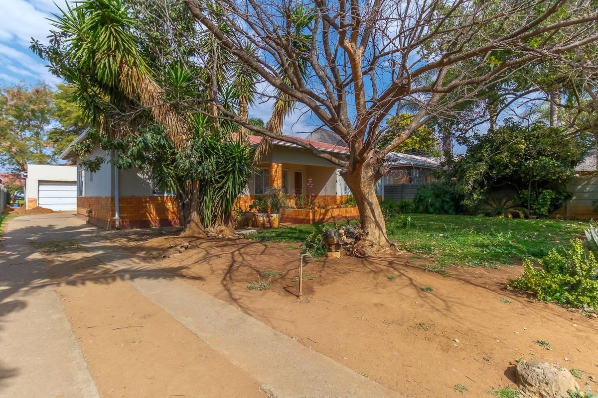 Property for Sale – Oos-Einde, Rustenburg  - Photo 3