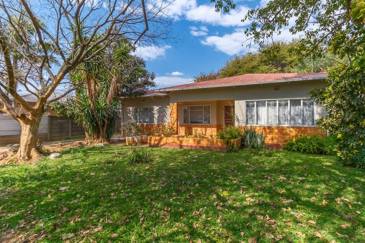 Property for Sale – Oos-Einde, Rustenburg  - Photo 2