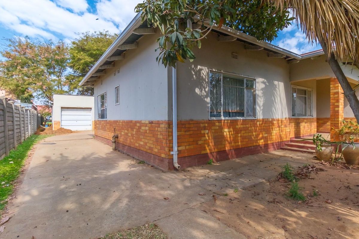 Property for Sale – Oos-Einde, Rustenburg  - Photo 4