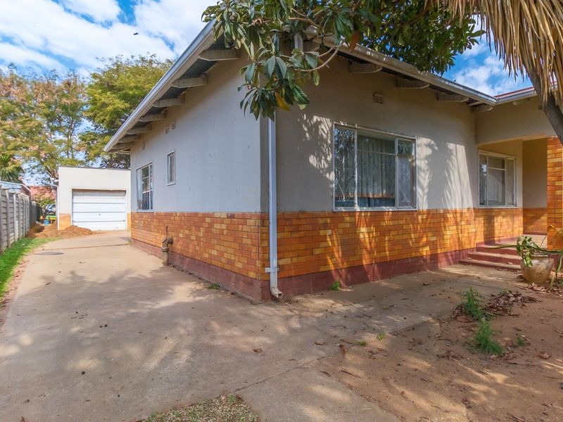 Property for Sale – Oos-Einde, Rustenburg  - Photo 4