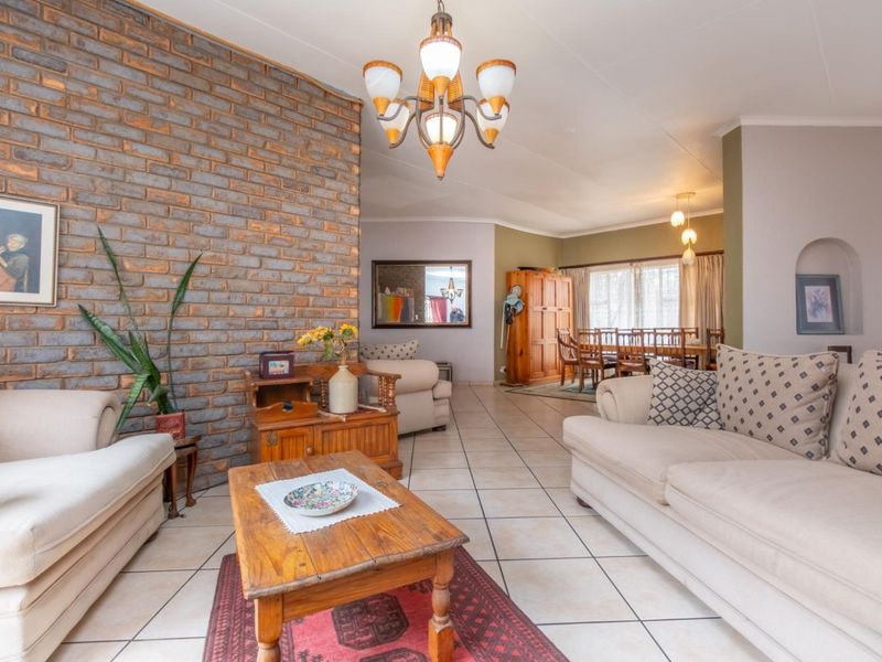 Spacious Four Bedroom Double Storey Home Nestled Against the Koppie - Photo 7