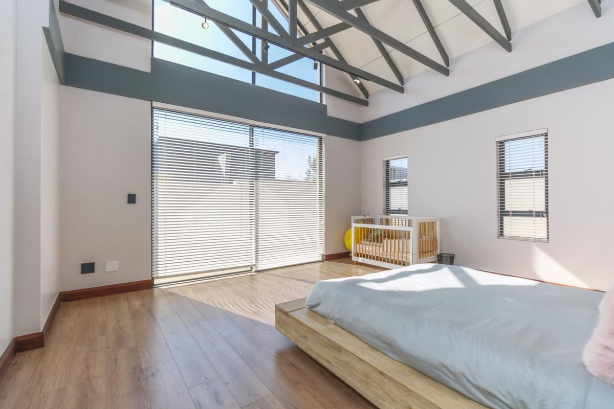 UNIQUE 4 BEDROOM FAMILY HOME IN MEADOWS ESTATE - Photo 5