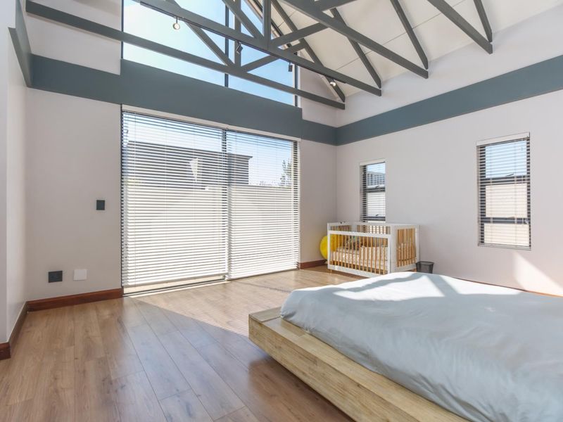 UNIQUE 4 BEDROOM FAMILY HOME IN MEADOWS ESTATE - Photo 5