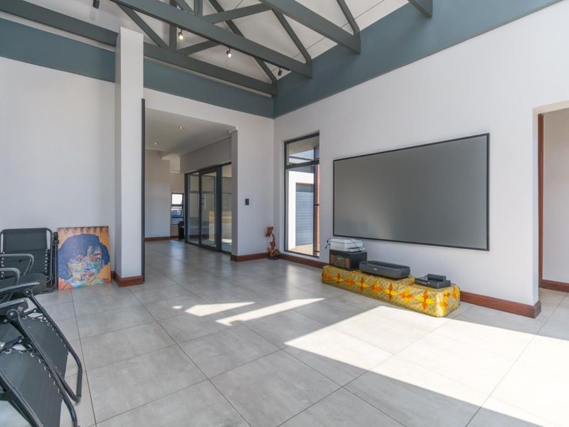 UNIQUE 4 BEDROOM FAMILY HOME IN MEADOWS ESTATE - Photo 6