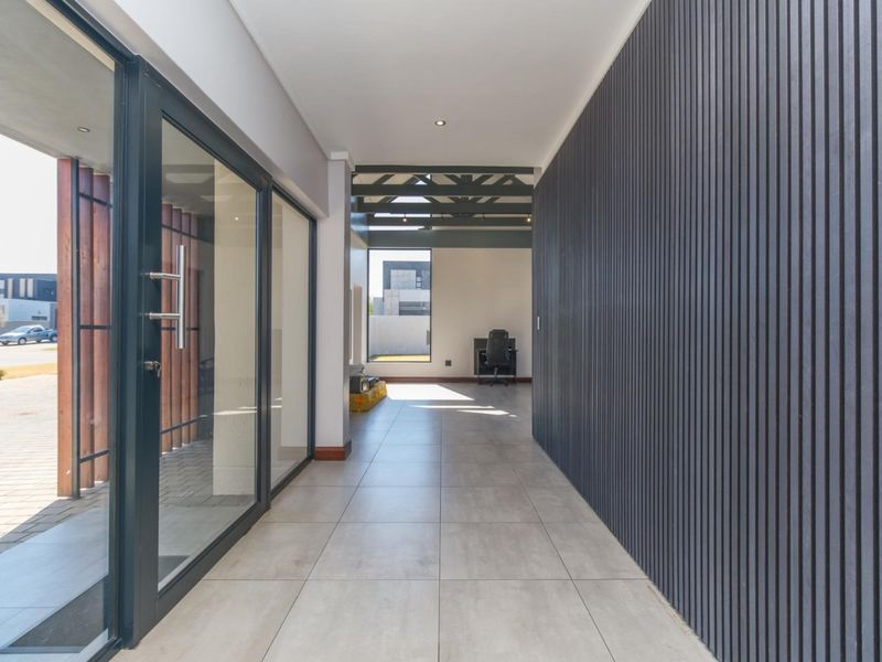 UNIQUE 4 BEDROOM FAMILY HOME IN MEADOWS ESTATE - Photo 7