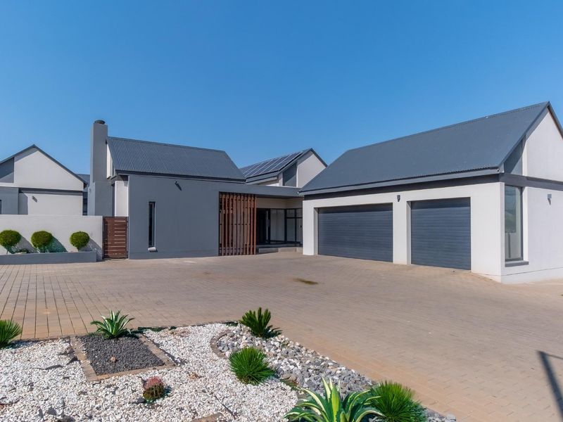 UNIQUE 4 BEDROOM FAMILY HOME IN MEADOWS ESTATE - Photo 1