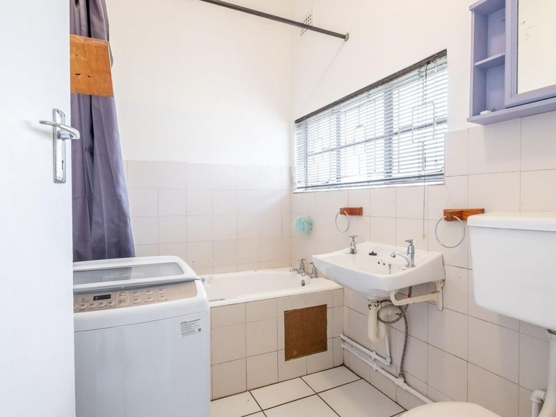 Spacious 1-Bedroom Townhouse in Quiet Cul-De-Sac - Photo 9