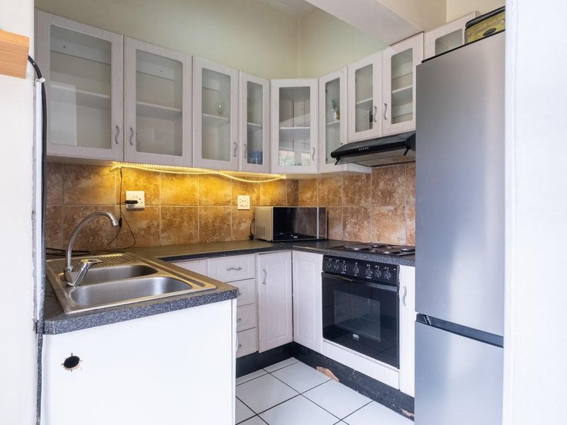 Spacious 1-Bedroom Townhouse in Quiet Cul-De-Sac - Photo 7