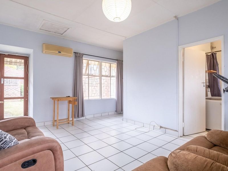 Spacious 1-Bedroom Townhouse in Quiet Cul-De-Sac - Photo 6