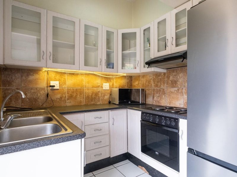 Spacious 1-Bedroom Townhouse in Quiet Cul-De-Sac - Photo 5