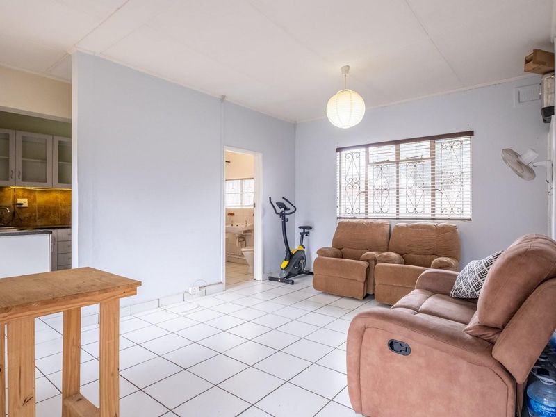 Spacious 1-Bedroom Townhouse in Quiet Cul-De-Sac - Photo 3