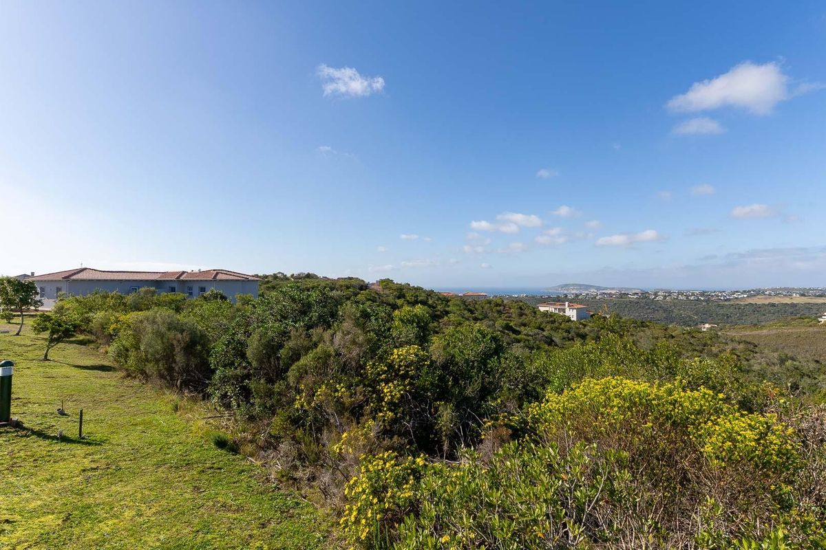 A blank canvas offering beautiful distant sea views - Photo 2