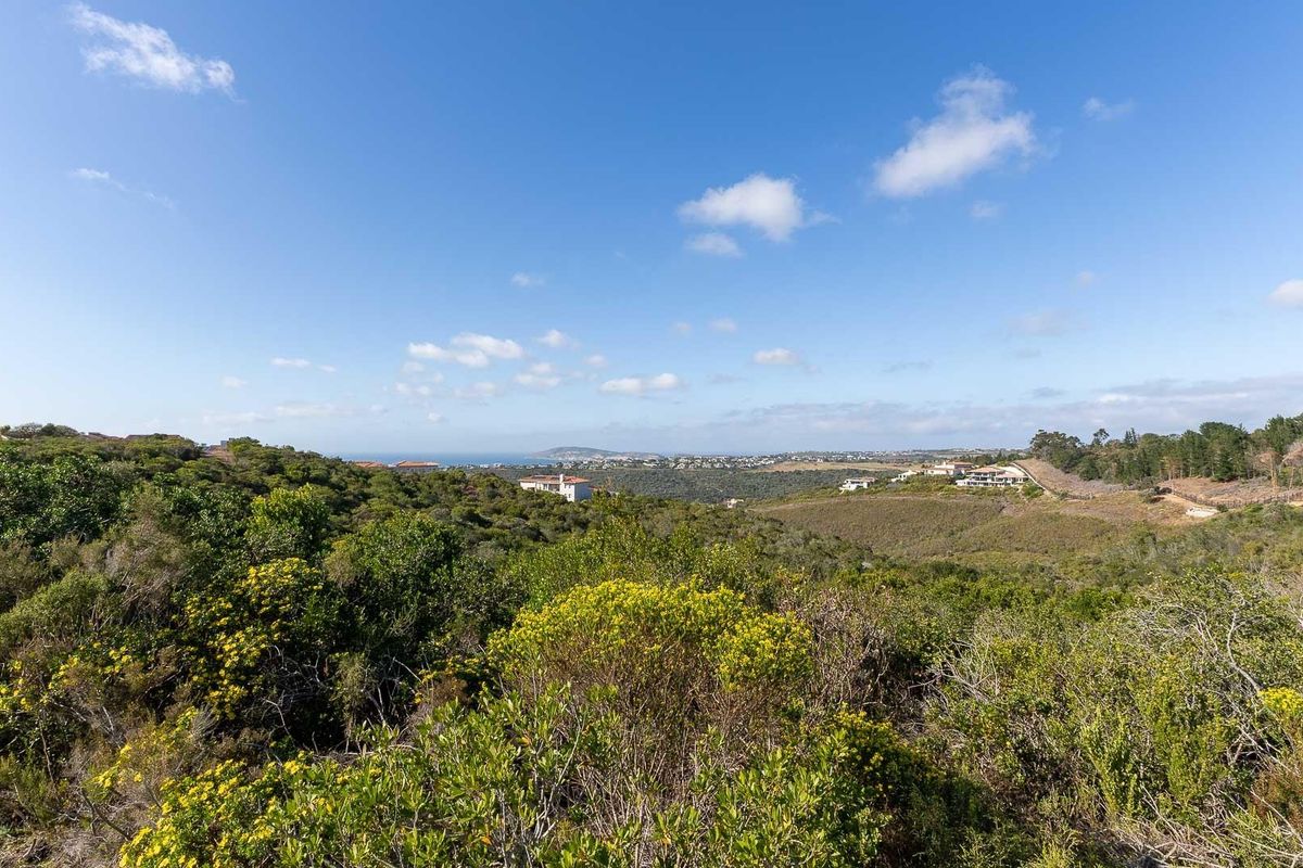 A blank canvas offering beautiful distant sea views - Photo 4