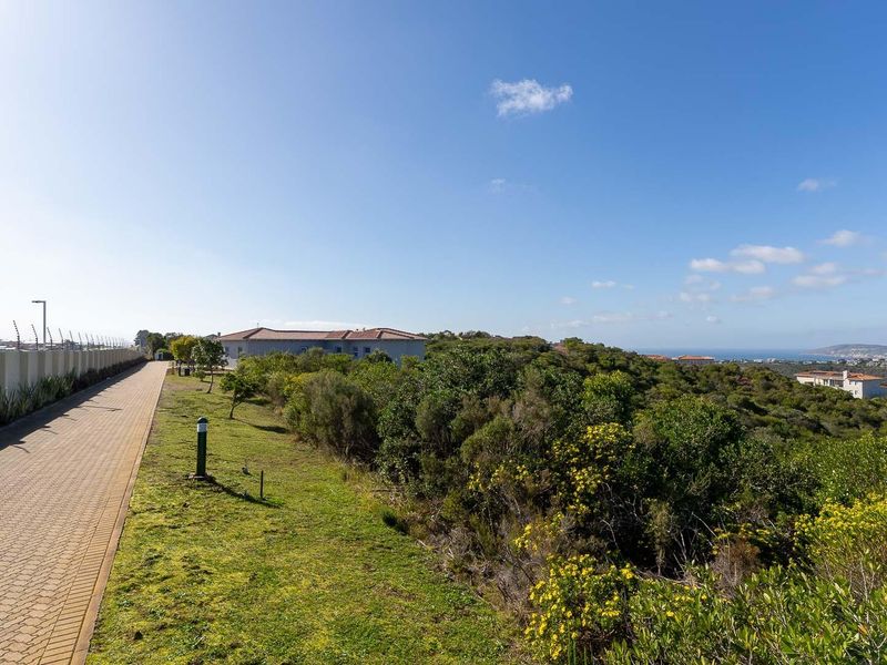 A blank canvas offering beautiful distant sea views - Photo 1