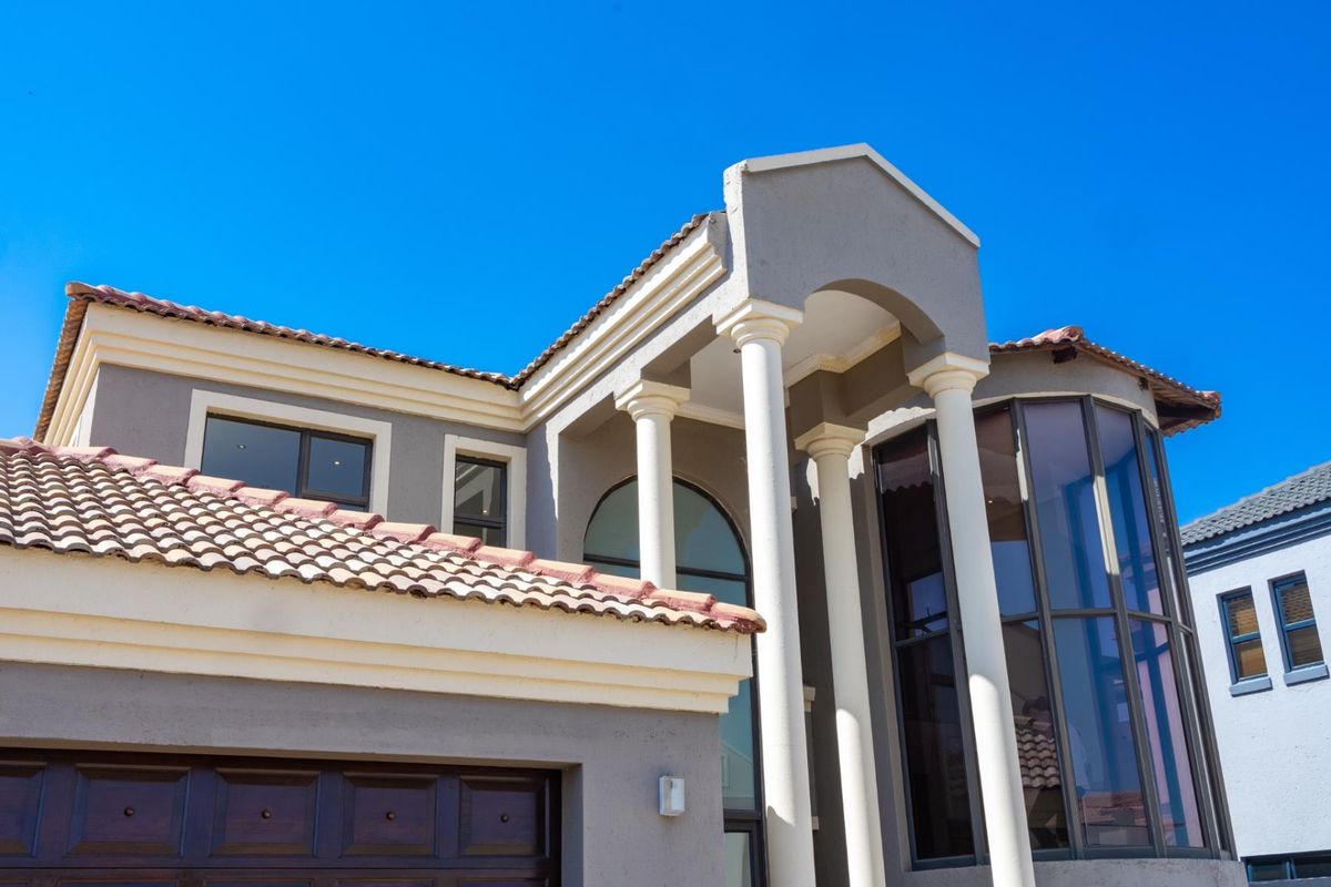 Modern 4-Bedroom Double Story in Thornhill - Photo 4