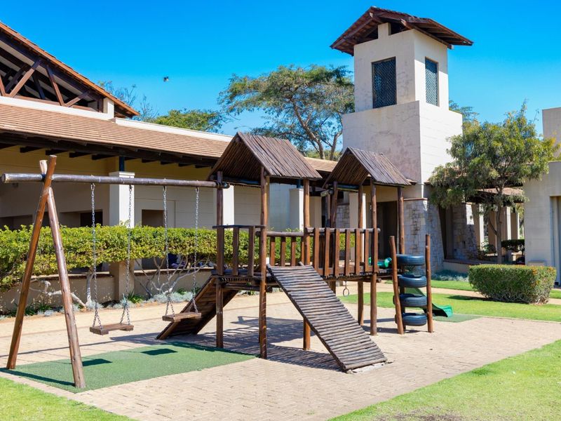 Modern 4-Bedroom Double Story in Thornhill - Photo 6