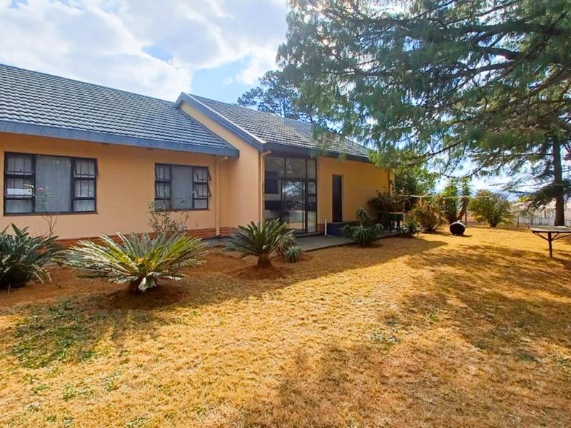 Spacious 6-bedrooms family home with  picturesque views, a perfect family home! - Photo 3