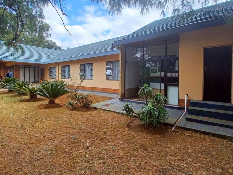 Spacious 6-bedrooms family home with  picturesque views, a perfect family home! - Photo 4