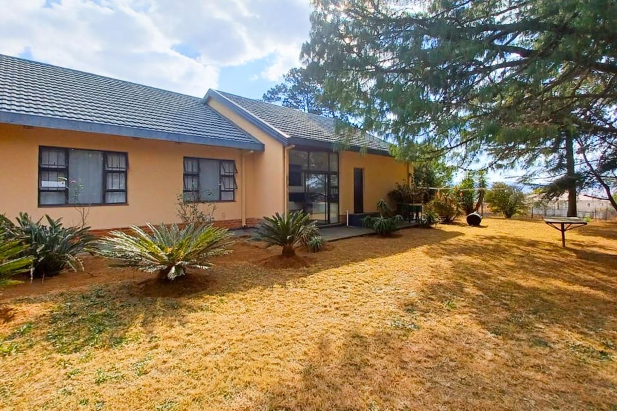 Spacious 6-bedrooms family home with  picturesque views, a perfect family home! - Photo 3