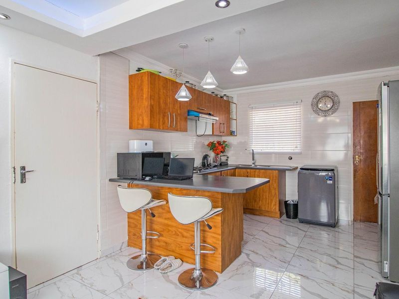 Townhouse For Sale in Magaliesberg Country Estate Amandasig Akasia Gauteng - Photo 8