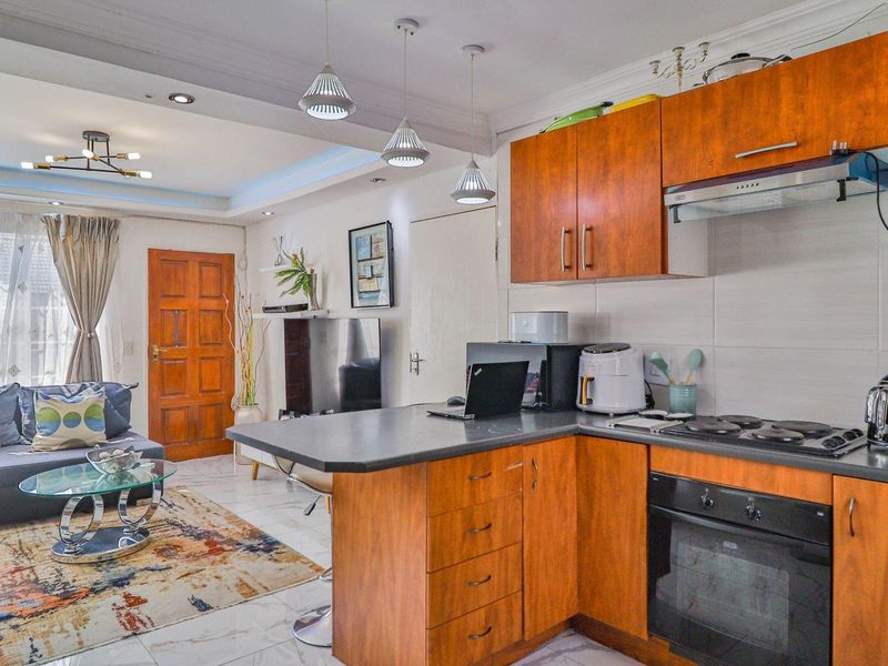 Townhouse For Sale in Magaliesberg Country Estate Amandasig Akasia Gauteng - Photo 6