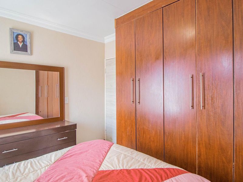 Townhouse For Sale in Magaliesberg Country Estate Amandasig Akasia Gauteng - Photo 10