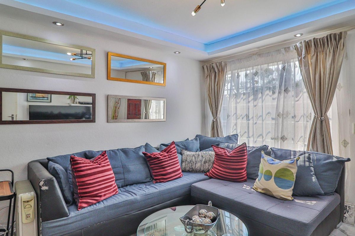 Townhouse For Sale in Magaliesberg Country Estate Amandasig Akasia Gauteng - Photo 5