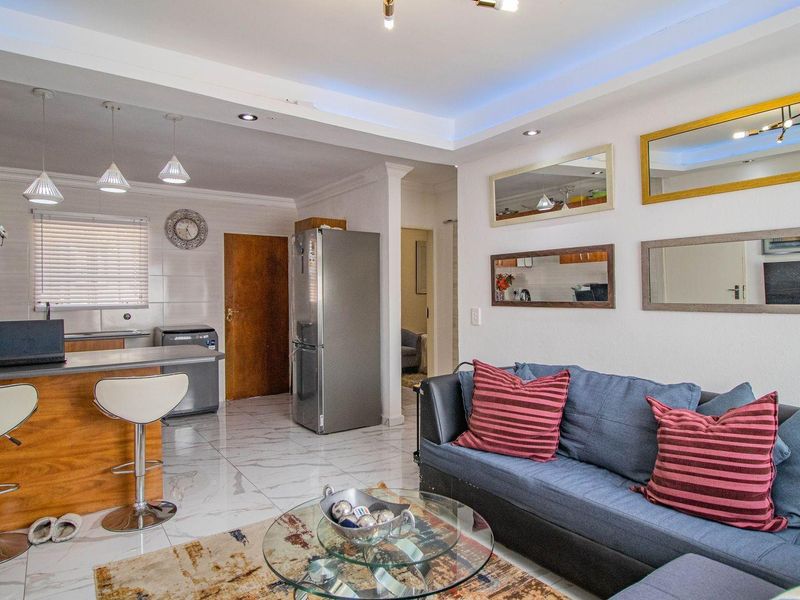 Townhouse For Sale in Magaliesberg Country Estate Amandasig Akasia Gauteng - Photo 2