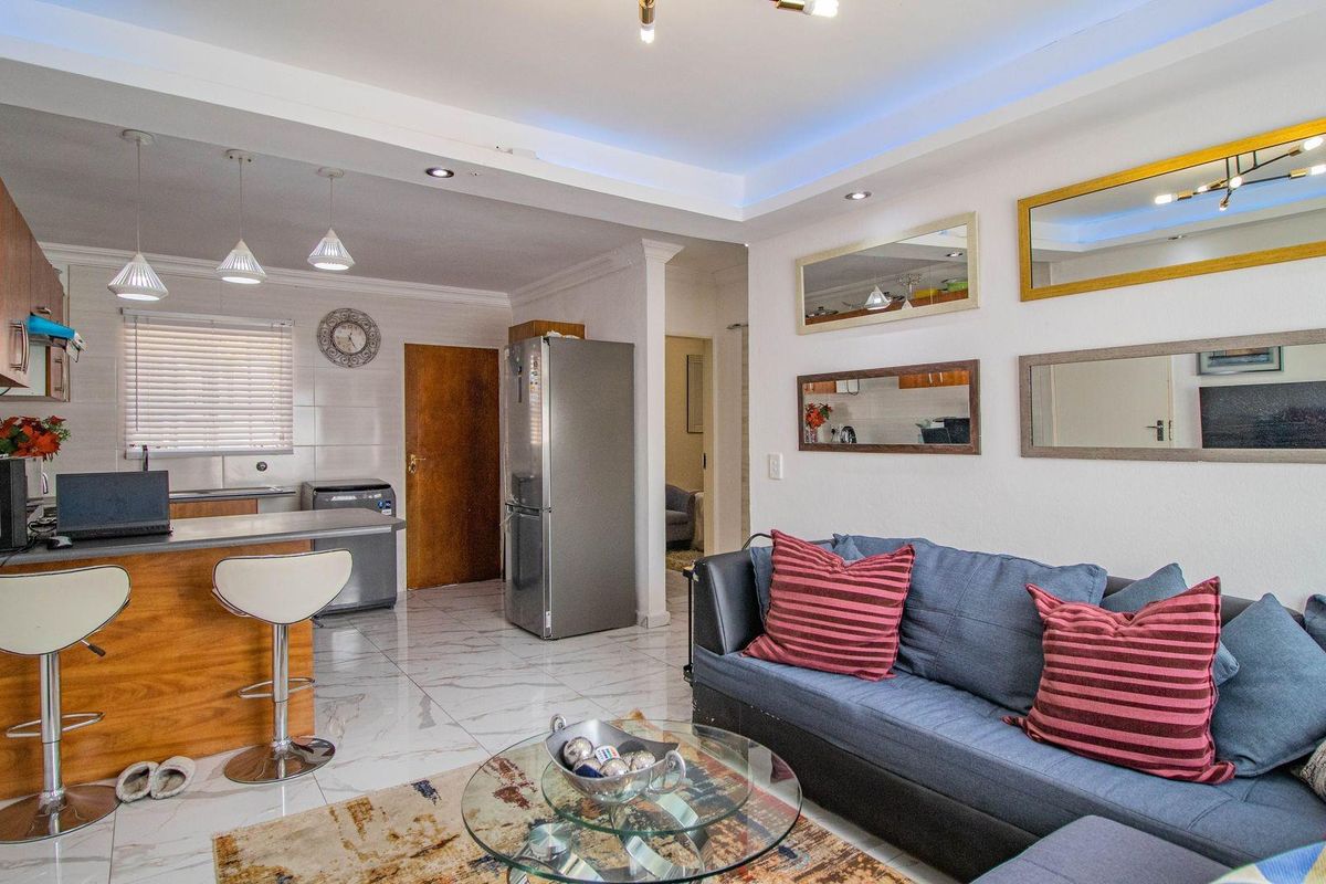 Townhouse For Sale in Magaliesberg Country Estate Amandasig Akasia Gauteng - Photo 2