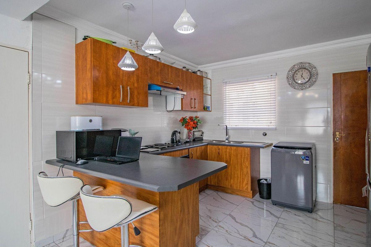 Townhouse For Sale in Magaliesberg Country Estate Amandasig Akasia Gauteng - Photo 3