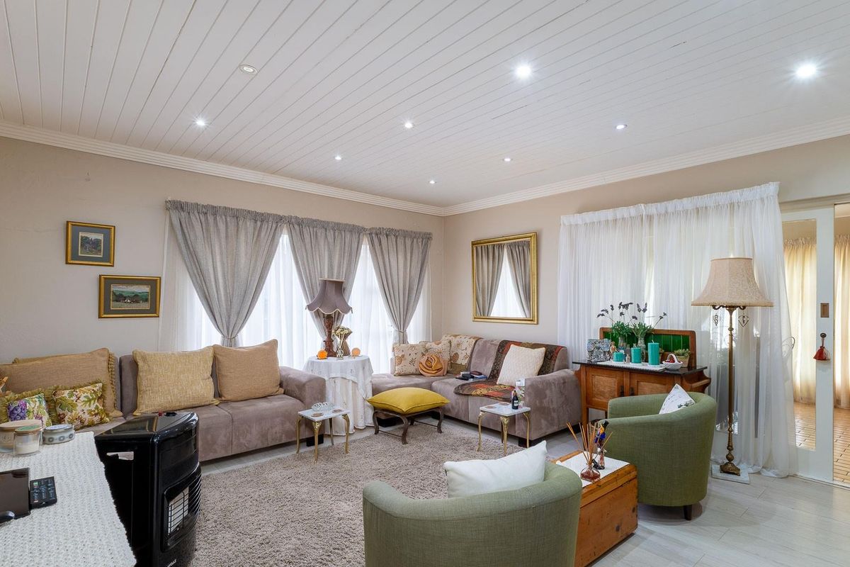 House For Sale in Hartenbos Central Hartenbos - Photo 2