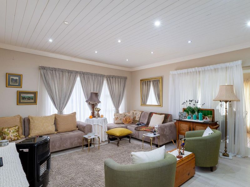 House For Sale in Hartenbos Central Hartenbos - Photo 2