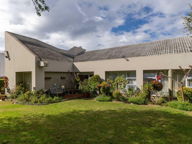 House For Sale in Hartenbos Central Hartenbos - Photo 1