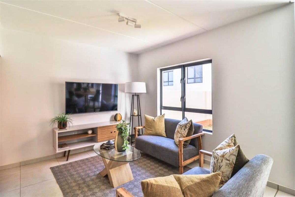 Townhouse For Sale in Wilgeheuwel Roodepoort - Photo 3