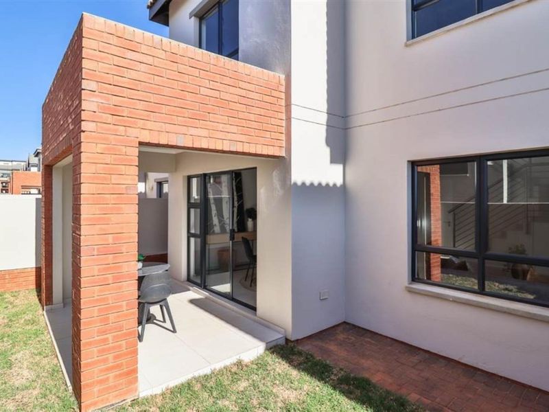 Townhouse For Sale in Wilgeheuwel Roodepoort - Photo 7