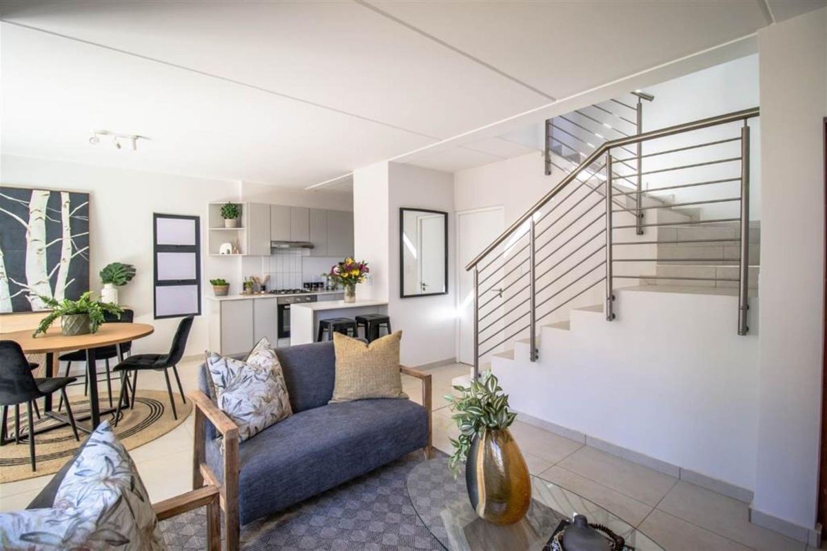 Townhouse For Sale in Wilgeheuwel Roodepoort - Photo 4