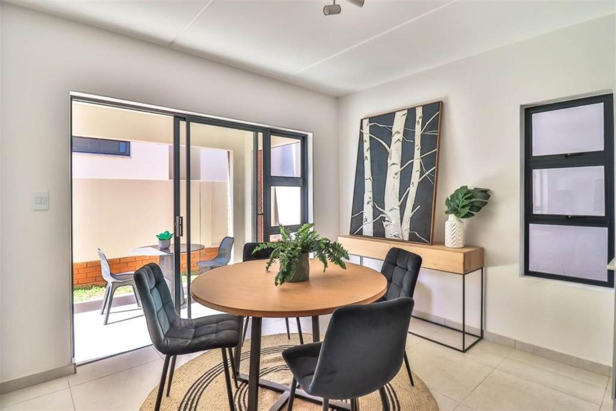 Townhouse For Sale in Wilgeheuwel Roodepoort - Photo 5