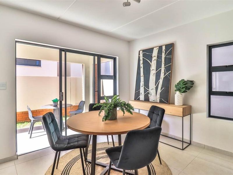 Townhouse For Sale in Wilgeheuwel Roodepoort - Photo 5