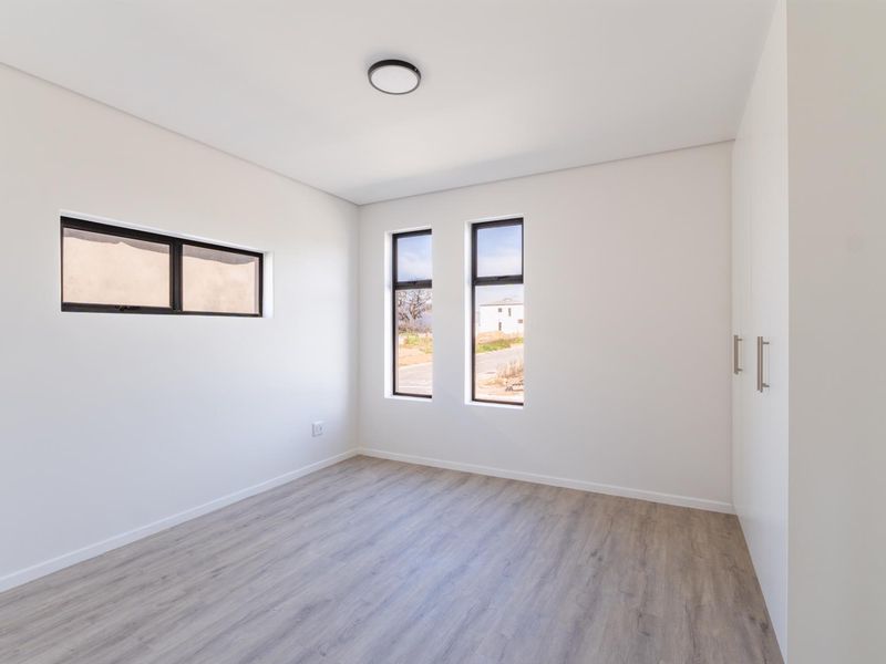 Modern Living in Honeydew Country Estate: 2 Bedrooms, 2 Bathrooms! - Photo 2