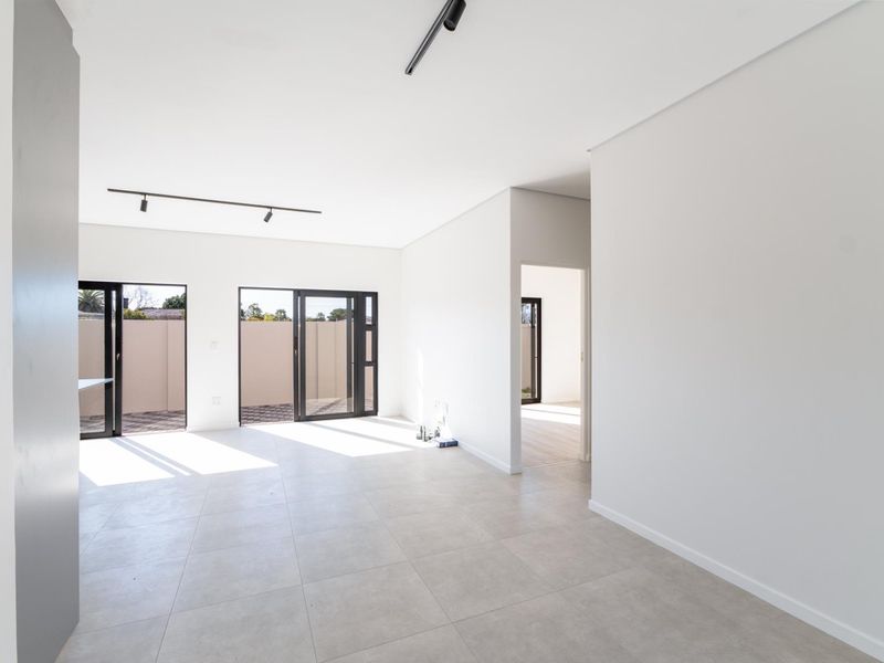 Modern Living in Honeydew Country Estate: 2 Bedrooms, 2 Bathrooms! - Photo 8