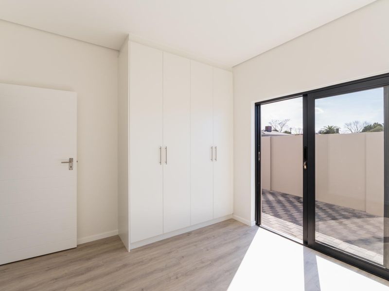 Modern Living in Honeydew Country Estate: 2 Bedrooms, 2 Bathrooms! - Photo 7